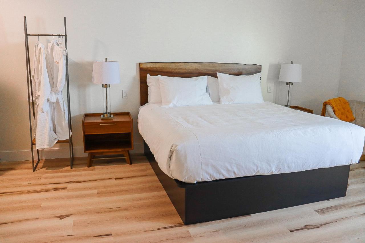 גולד ביץ' Foxglove Suite At The Wildflower Inn מראה חיצוני תמונה